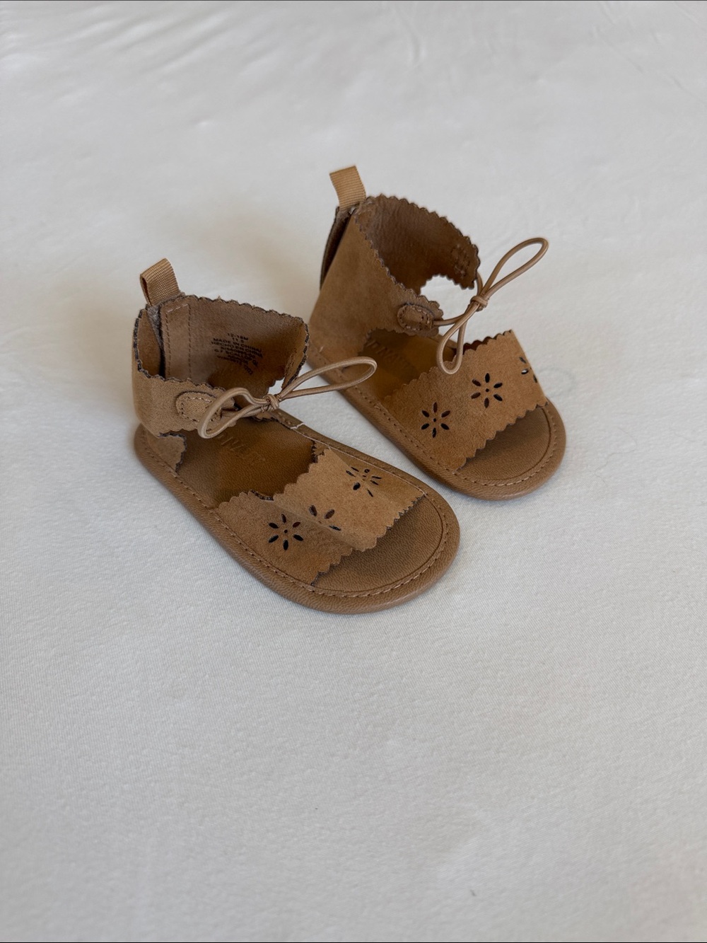 NWOT Old Navy Brown Scalloped Daisy Cutout Sandals Size 12-18 Months